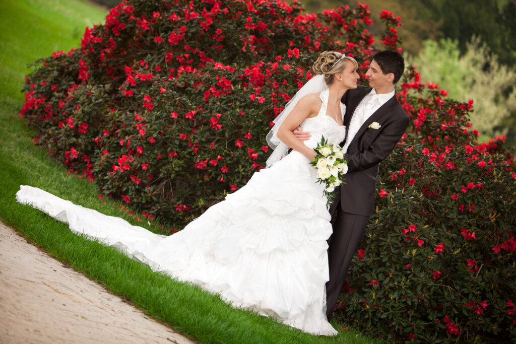 Why So Many Brides Choose Roses as Their Wedding Flowers